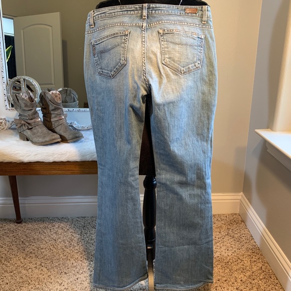 Paige Hollywood Hills Flare Leg Light Wash Jeans Size 29 - Picture 5 of 9
